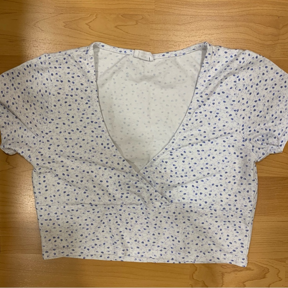 Cotton On White and Blue Floral V-Neck Crop Top